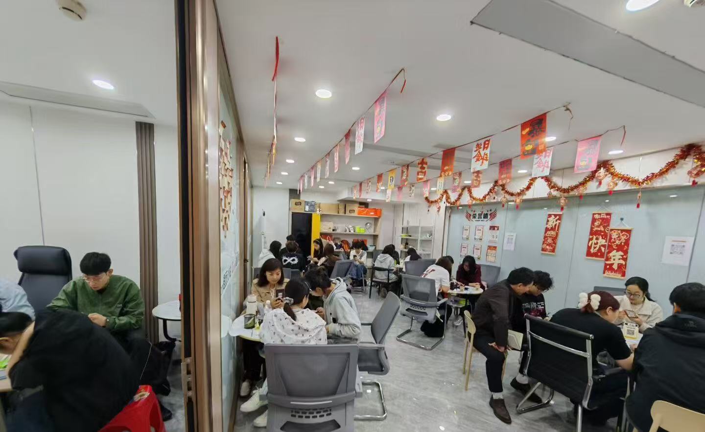 黄佳怡找合伙人