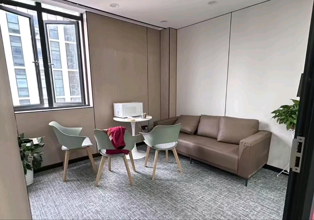 李女士刷国外短视频，有电脑就可以来做，0门槛0费用，日结