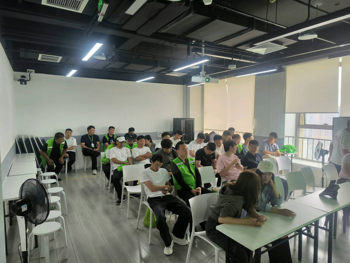 刘先生地推项目美团小象超市直营招聘地推专员
