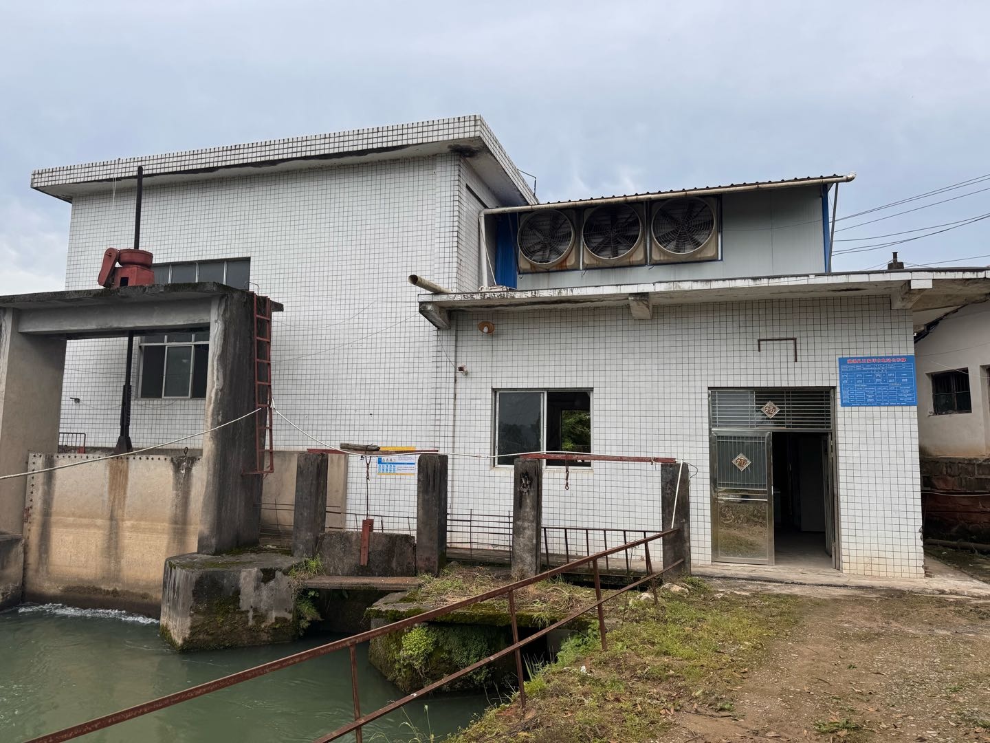 吴善其他供需水电站场地+低成本电力合作:找游戏工作室、搬砖团队、服务器托管、算力设