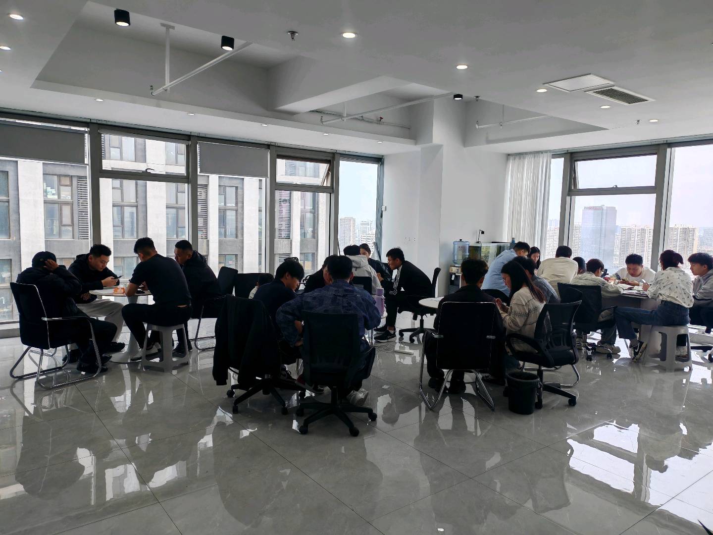 王先生APP拉新项目一线工作室 一手渠道 佣金立返 单子均价35 全程陪跑 