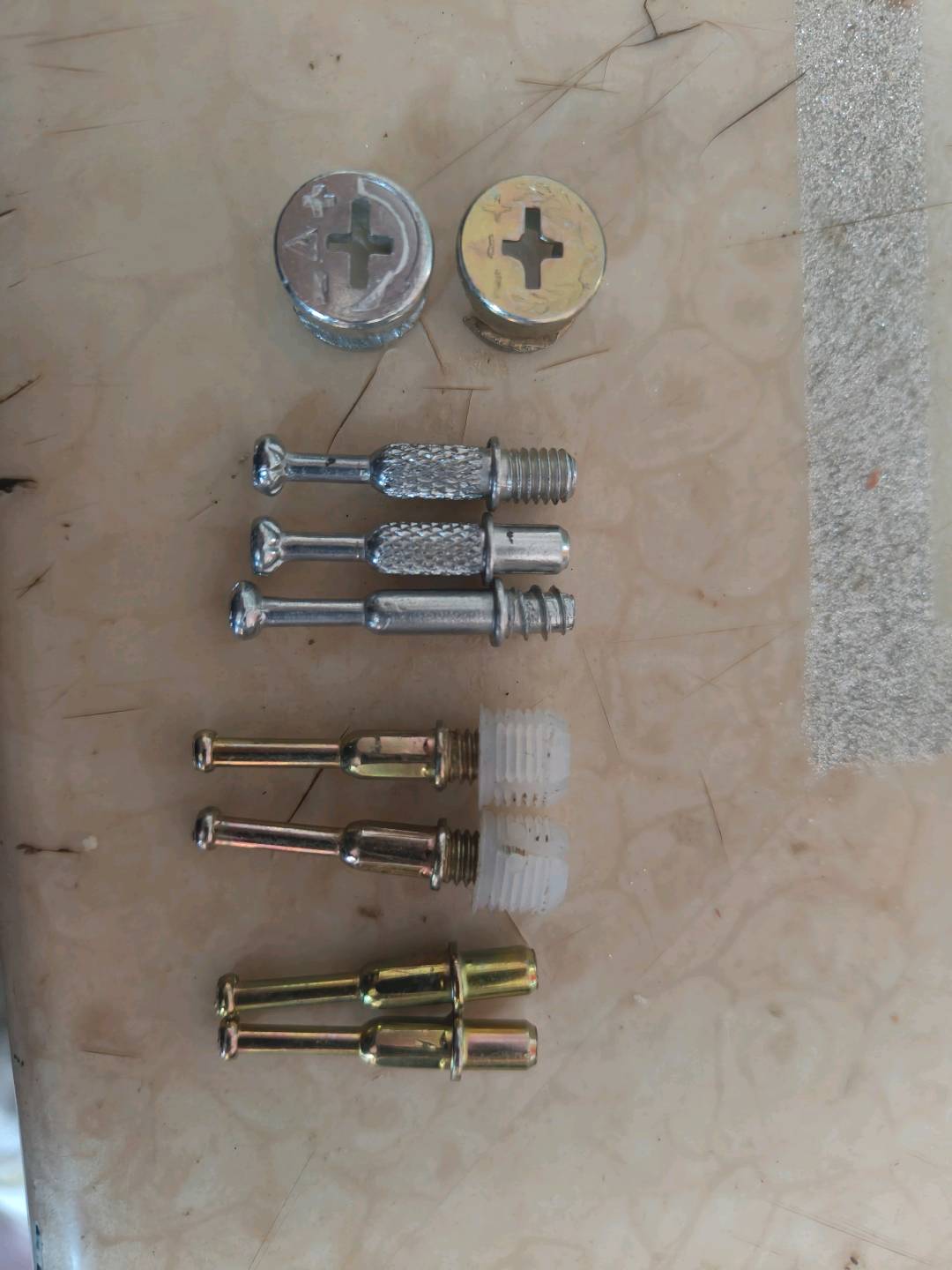 段瑜品牌货源提供资源 主营各类家具专用钉子，包含圆钉、纹钉、直钉、码钉等