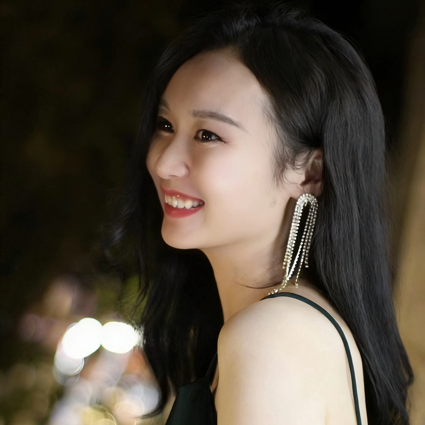 杨莫莉