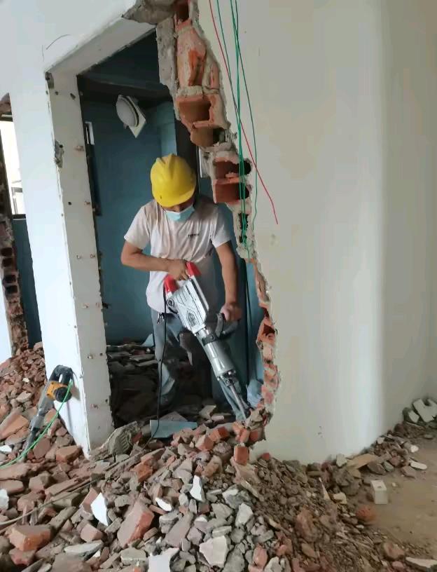 魏惠滨其他供需拆除、砸墙,敲墙拆除、家装敲墙拆除拆旧、拆除工厂、学校、别墅等。 吊顶