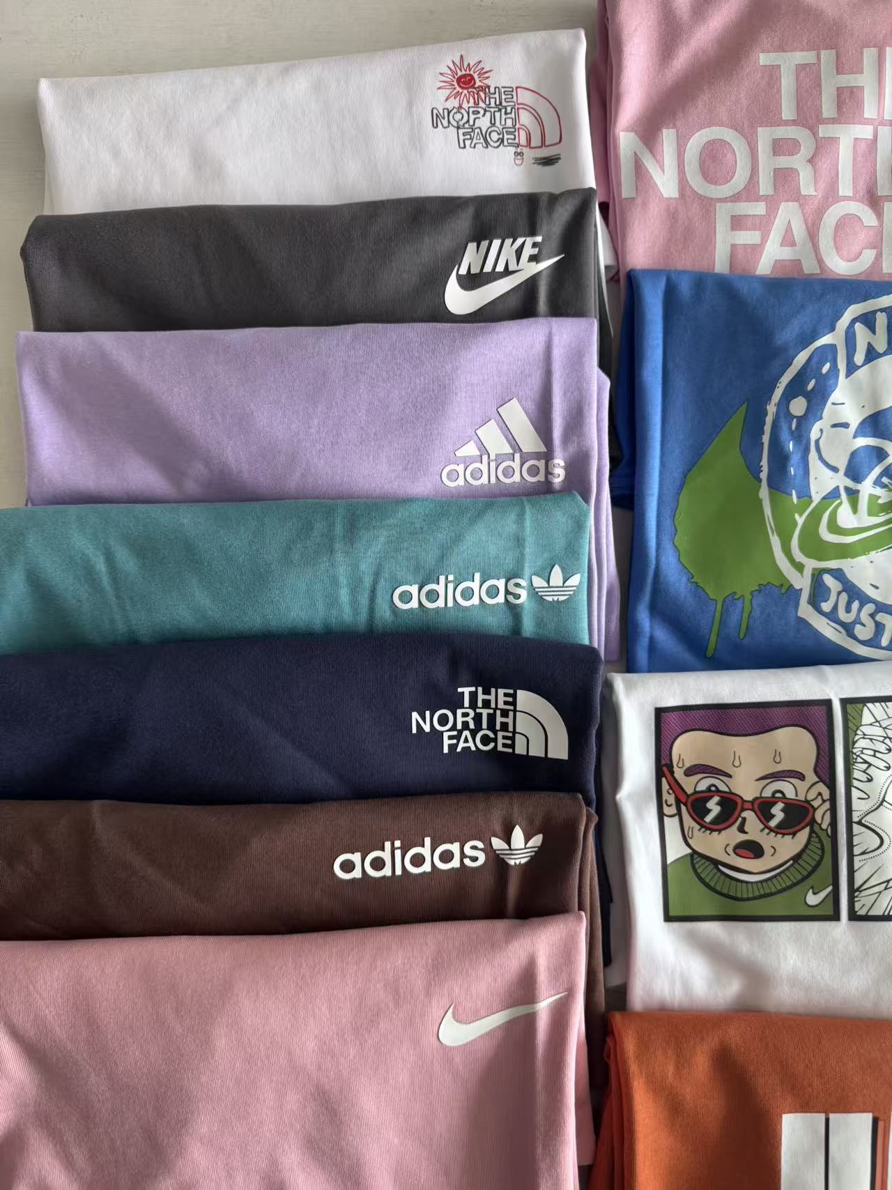 徐先生提供阿迪耐克等轻奢服饰批发