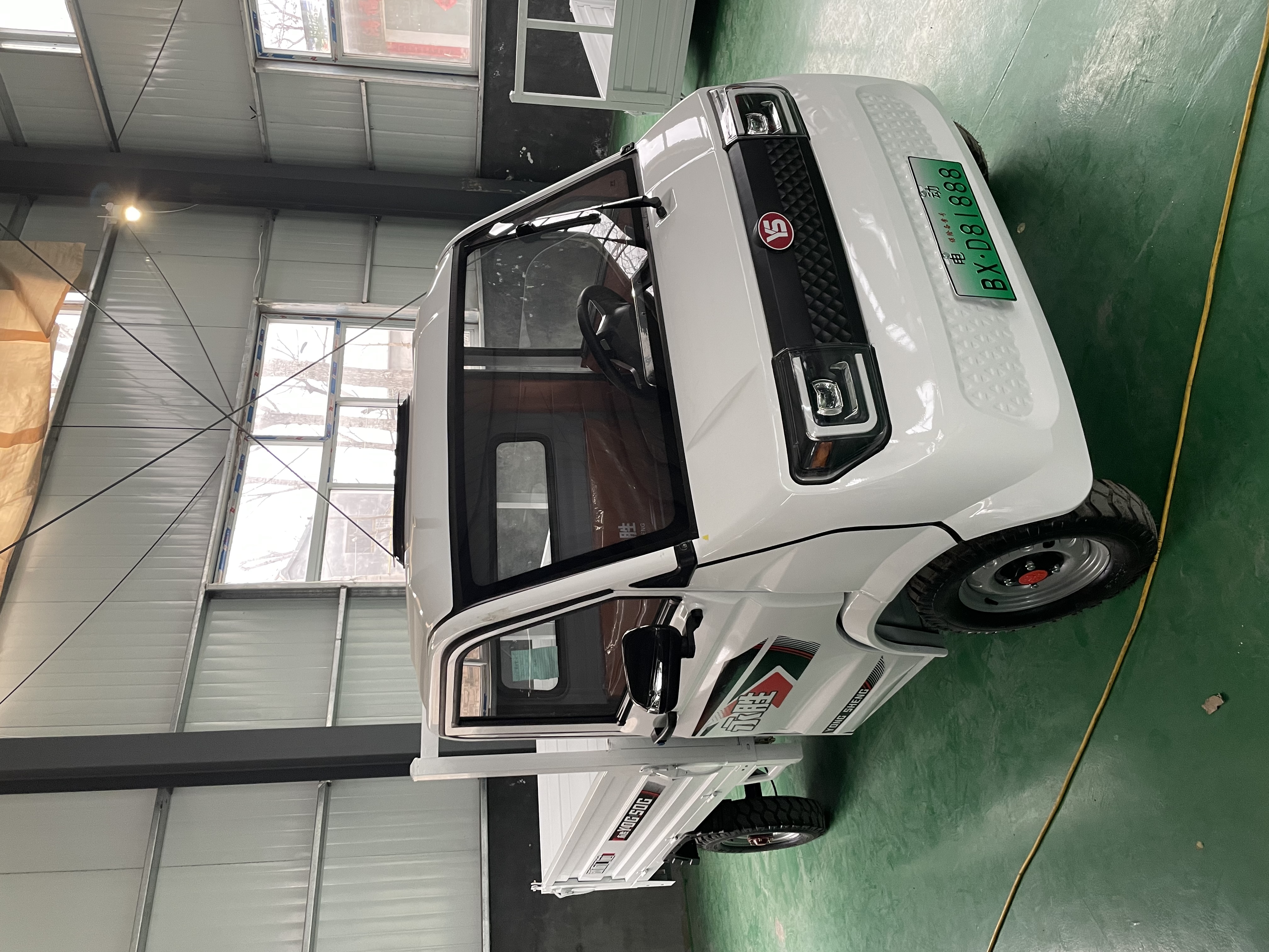 刘先生品牌货源电动四轮载货车,可以加配增程器、冷暖空调、采暖、翻斗自卸、推拉雨棚