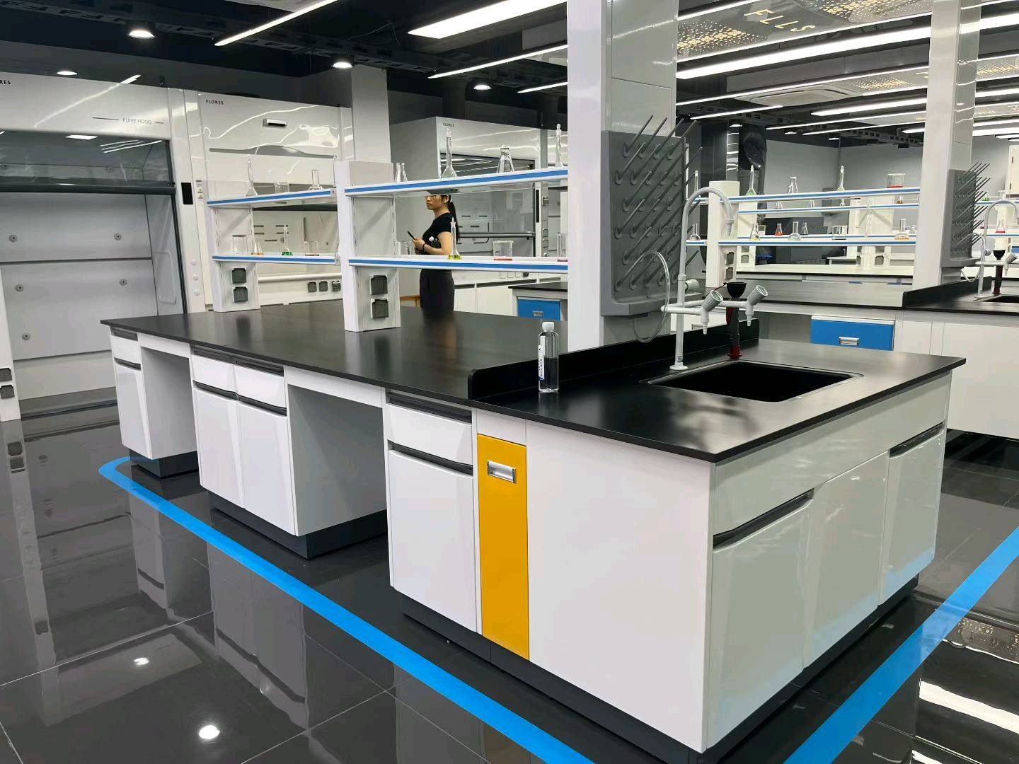 熊芳芳物理实验室,化学实验室,实验室家具,通风柜,实验台