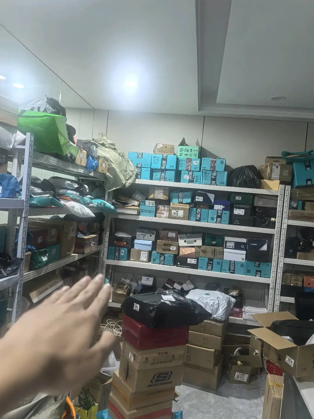 刘彬找合伙人得物寄拍