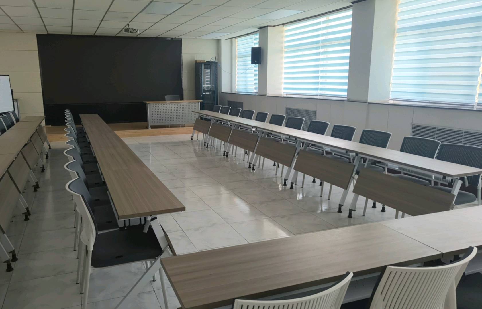 牛女士专业场地资源提供，配套住宿餐饮，寻求企业会议、培训及团建项目合作