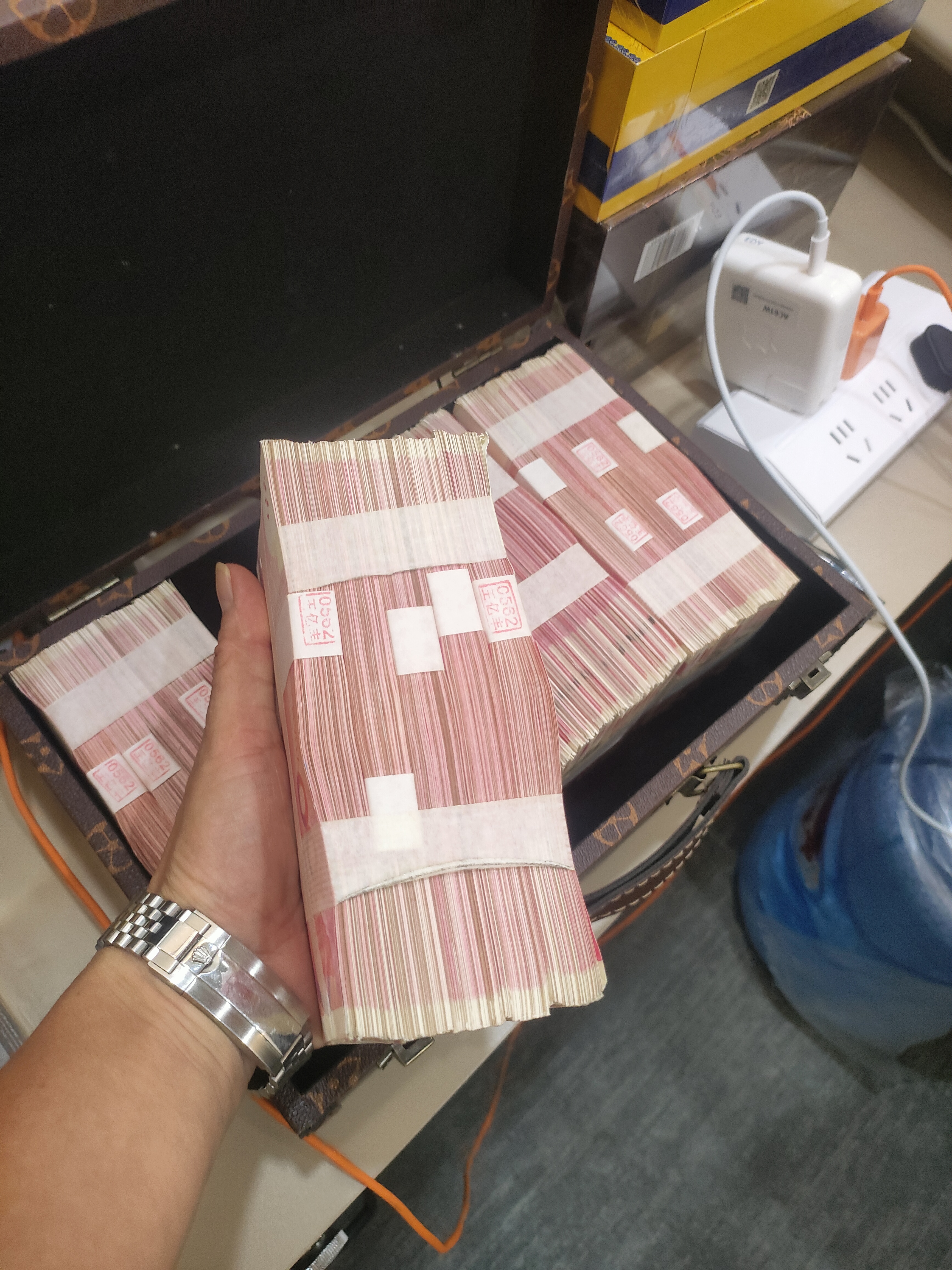 杨颖我提供AI+跨境电商系统，寻找长期合伙人
