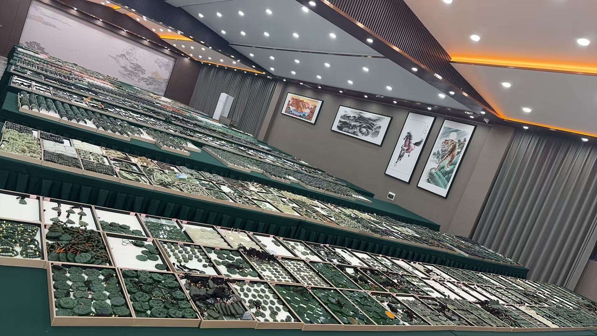李孟毅品牌货源珠宝玉石*全品类供应链，优质货源，也可入驻场地精装修直播，一件代发