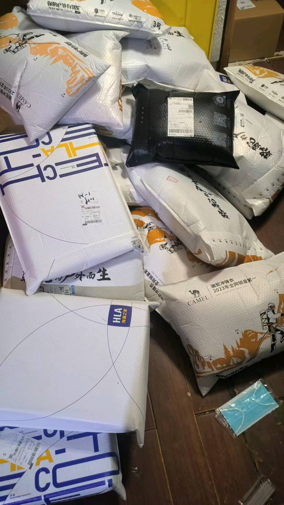 张先生其他供需球鞋搬砖 得物搬砖