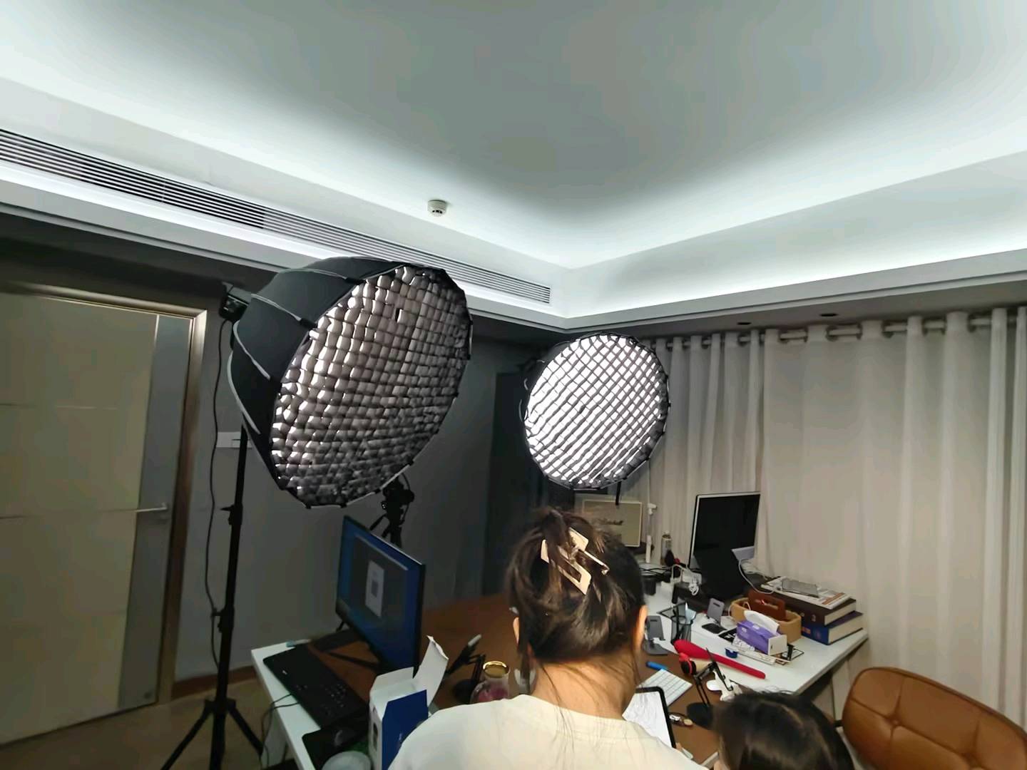 郑先生提供办公电脑，办公手机，直播相机灯光整套设备的免押租赁服务，全国可租