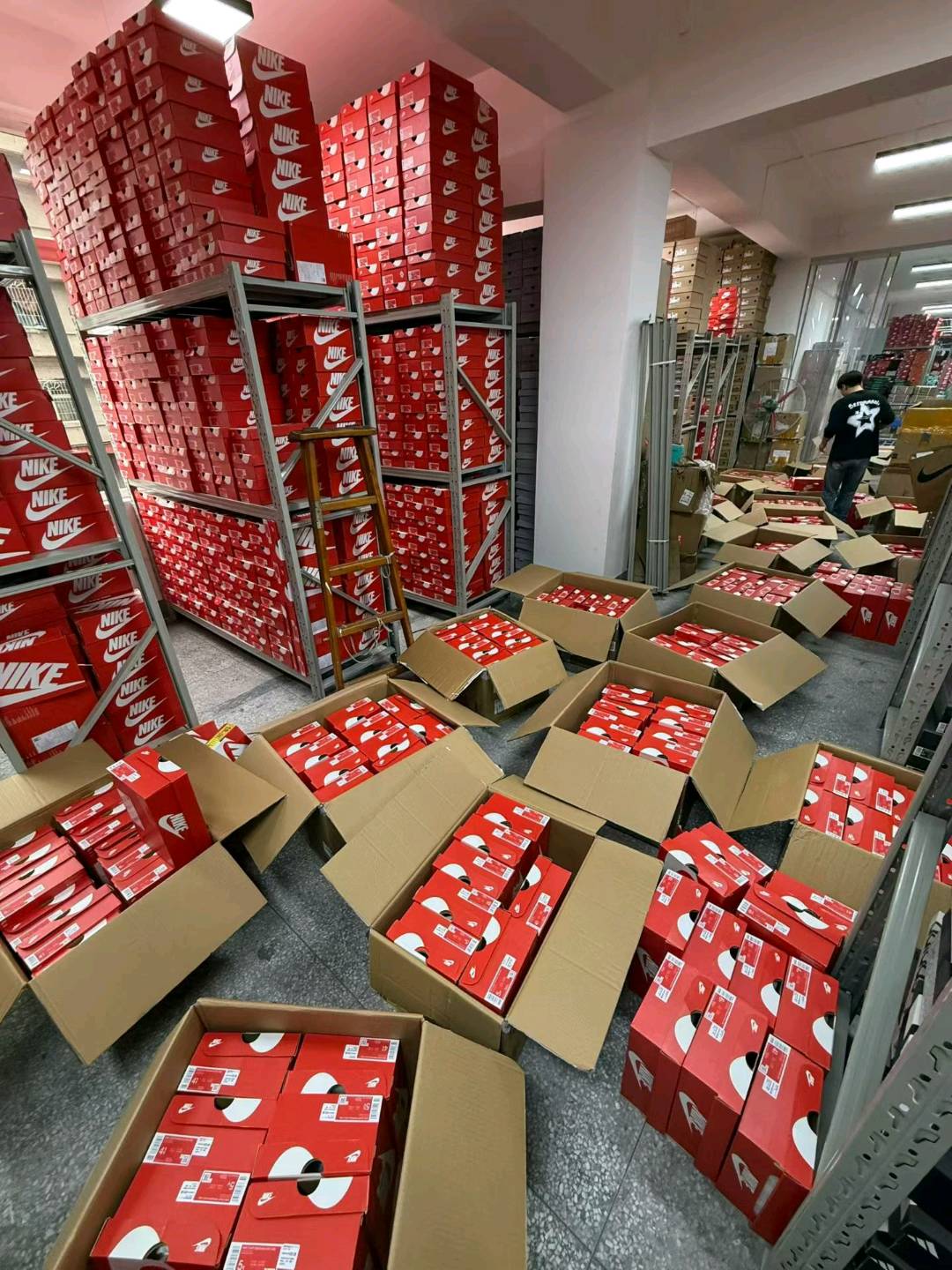 刘槟槊品牌货源一手品牌折扣资源，寻找实体店，奥莱折扣店