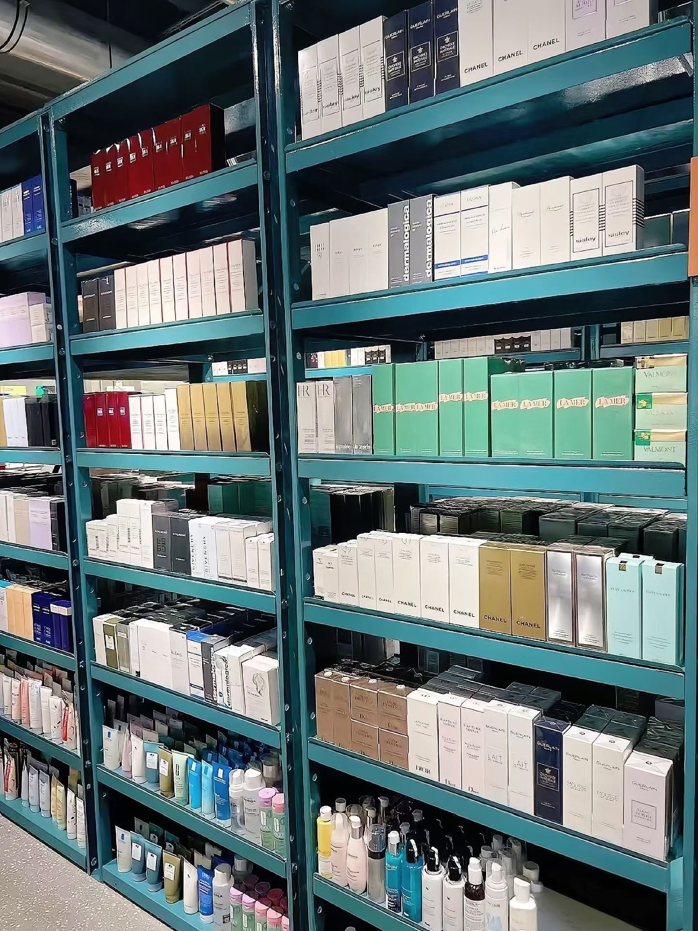 谭浩品牌货源，提供国际品牌美妆产品，寻找销售平台，供应链等渠道合作，价格绝