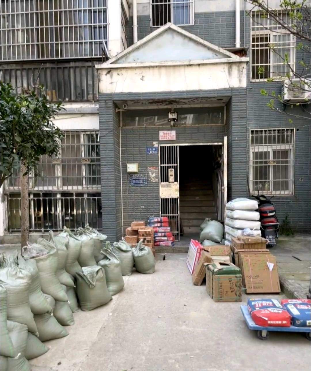 李先生其他供需抗楼搬运工