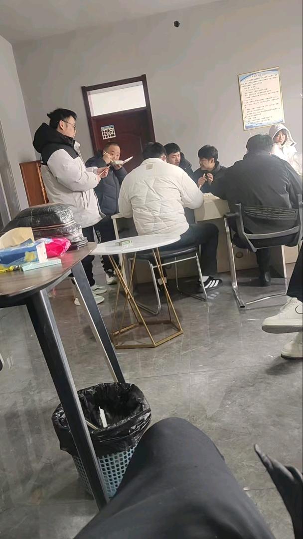 张女士找合伙人APP拉新一线工作室，深耕行业多年!工作室现场学习包落地，后期全程陪跑