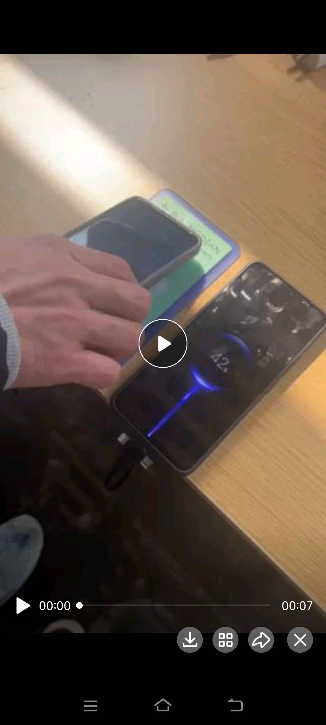 王先生找合伙人万元可做的项目 无抽成 不加盟 隔空充电设备 手机放在桌子上就可以