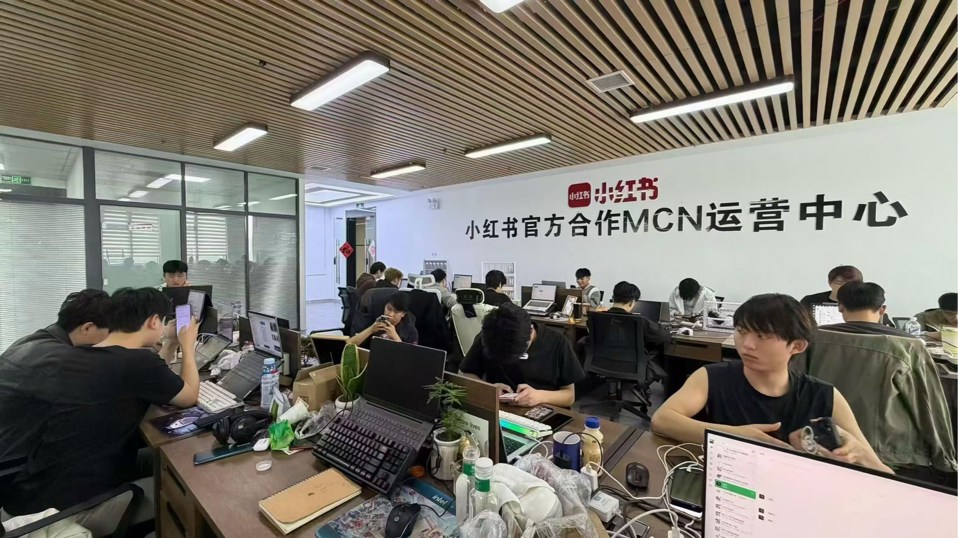 代先生小红书广告商单变现，日入~长期稳定，带你接首单广告复制粘贴