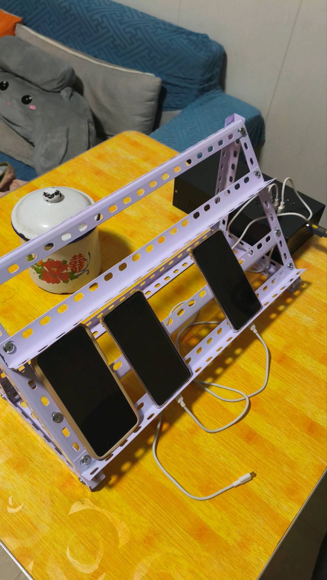 李辉其他供需我是手机搬砖工作室，有手机有场地，想找个长期合作的上家