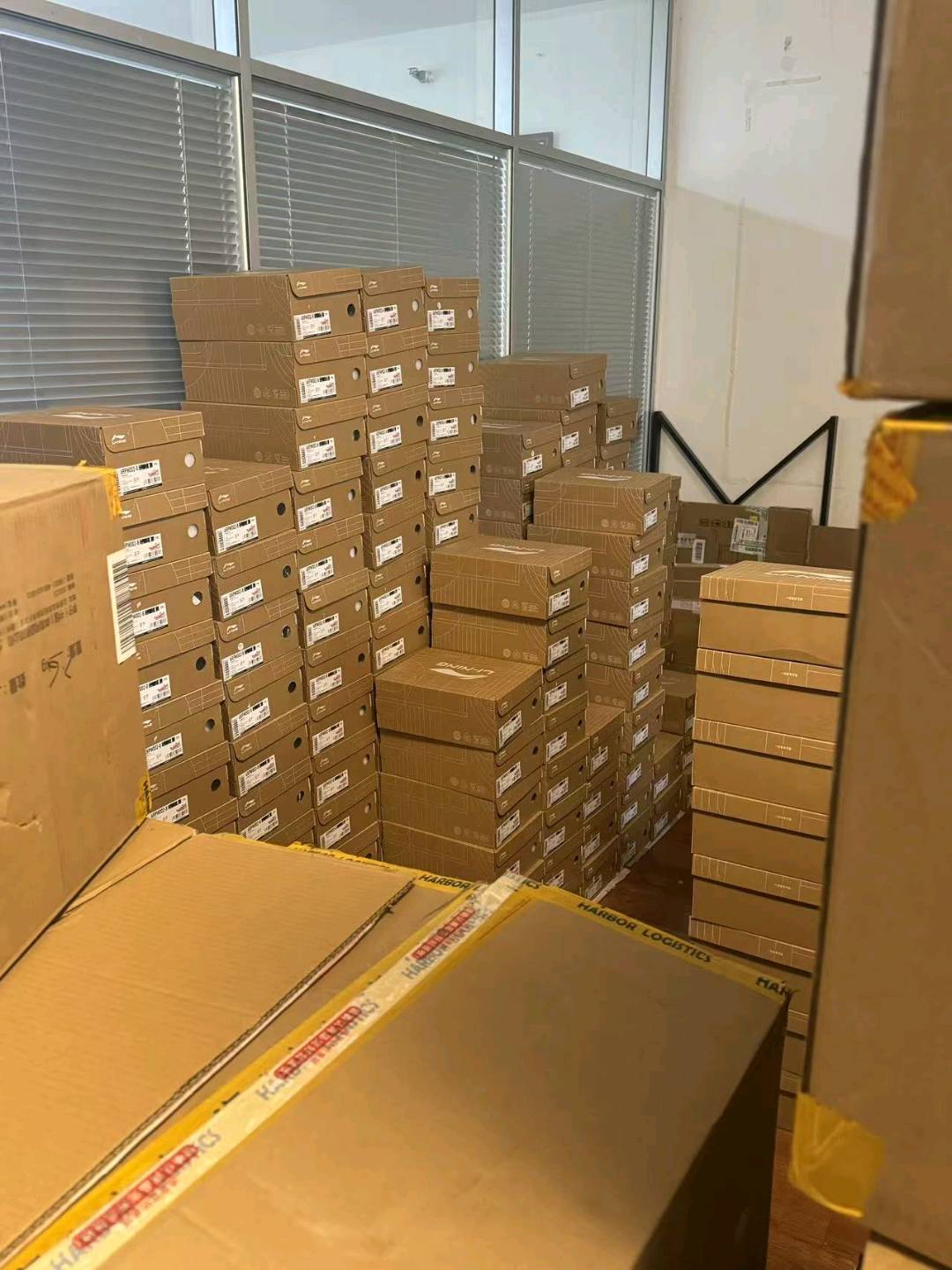 李先生品牌货源李宁/耐克/阿迪达斯等球鞋一手货源批发,一件代发,支持得物搬砖