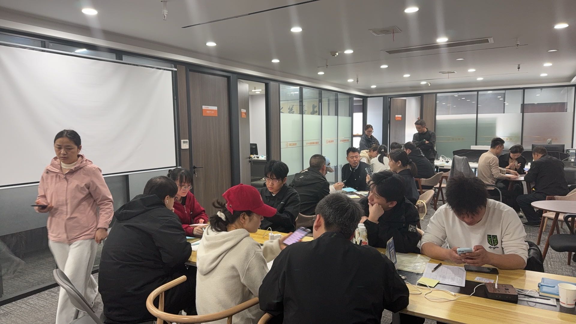 柯先生找合伙人App拉新一手渠道纯绿！0加盟费收徒！佣金均价25+当天立反！实测产值