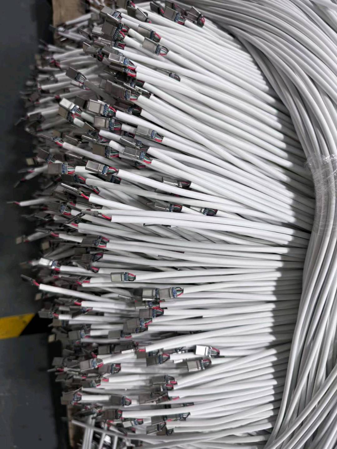 陈女士找合伙人五金电子产品,销售,开发,合作