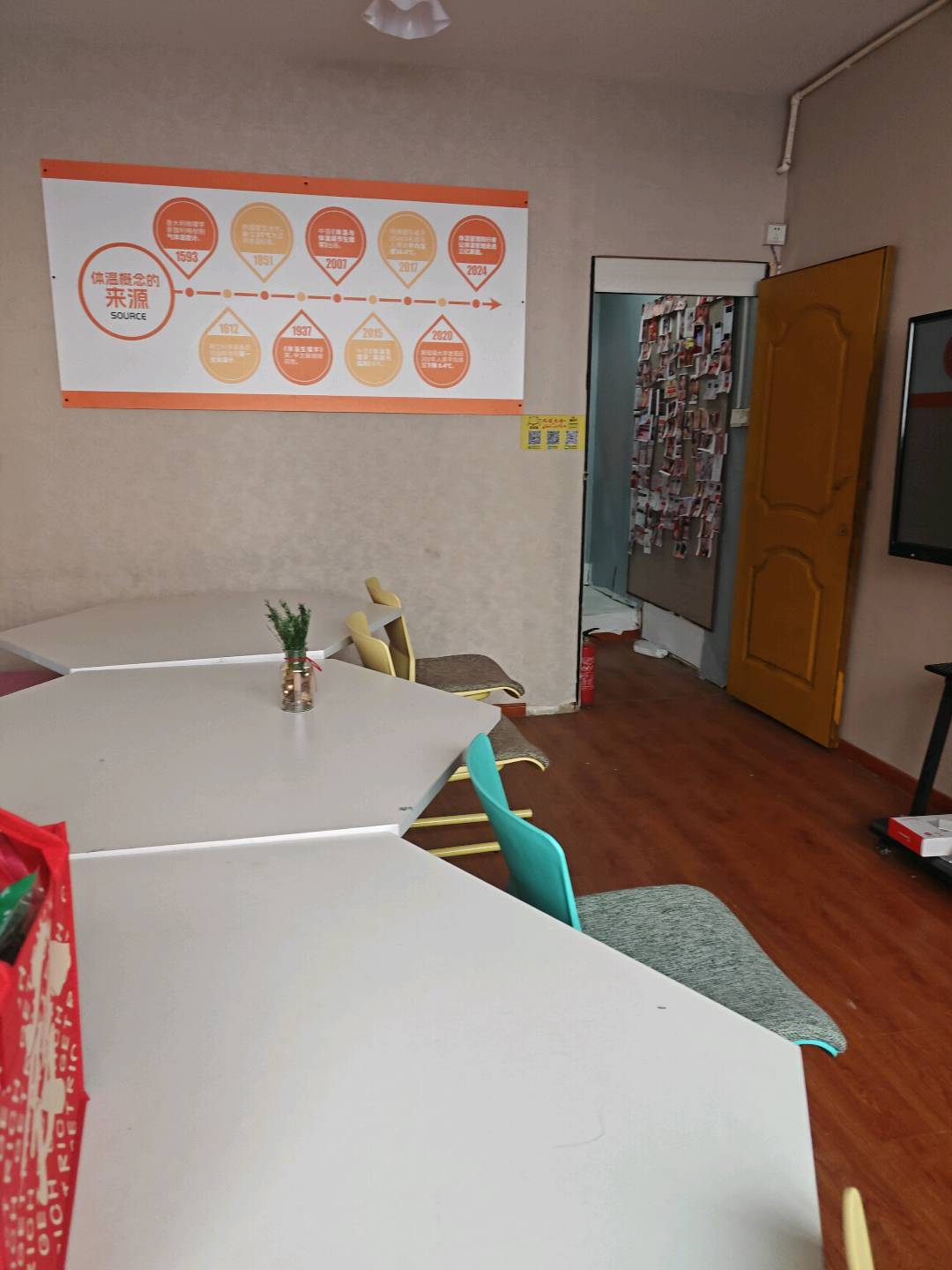 王娜场地活动昆山花桥20平，场地合作，小型会场容纳10多个人