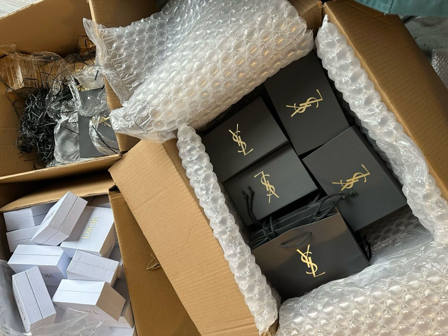 颜建杰品牌货源香港免税**美妆得物平台合作，优质货源与收益潜力