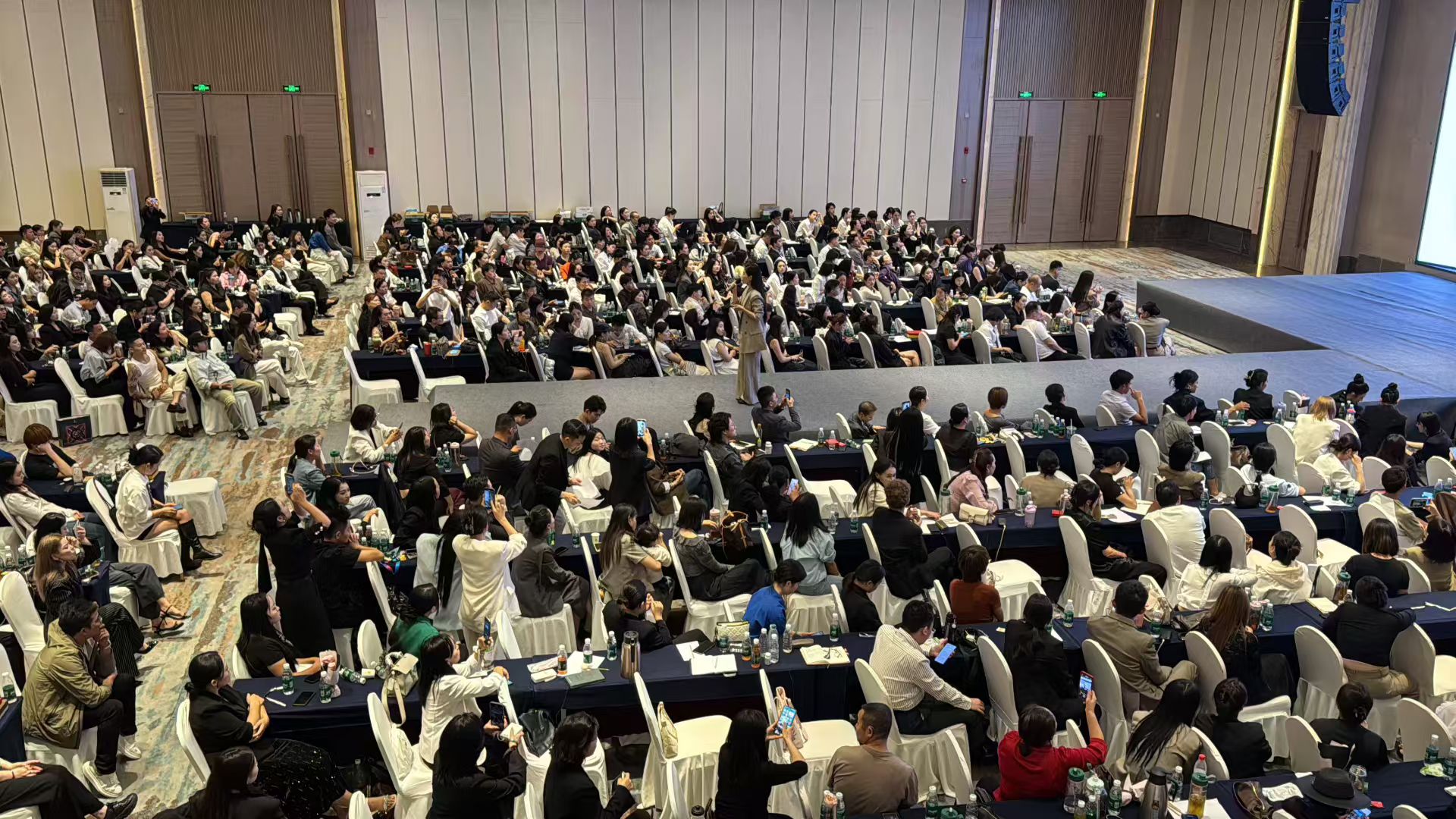 荣女士可以做到退休,互联网新模式,一单2000-5000佣金,共赢,合作免费