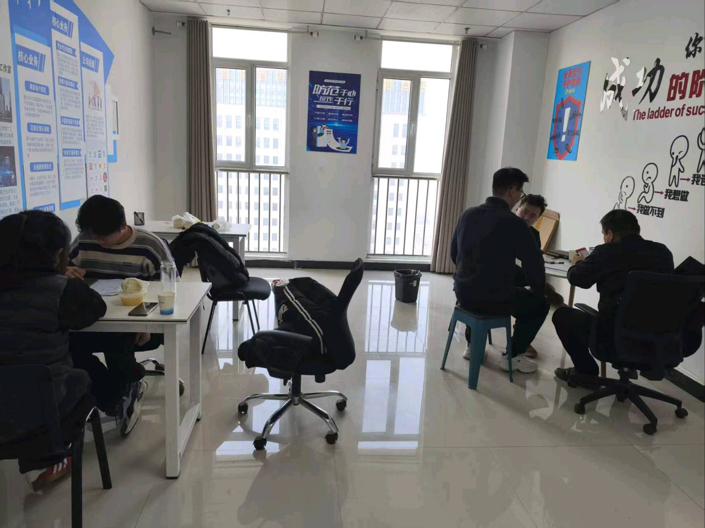 张可找合伙人App拉新，桔小花宜口袋做单