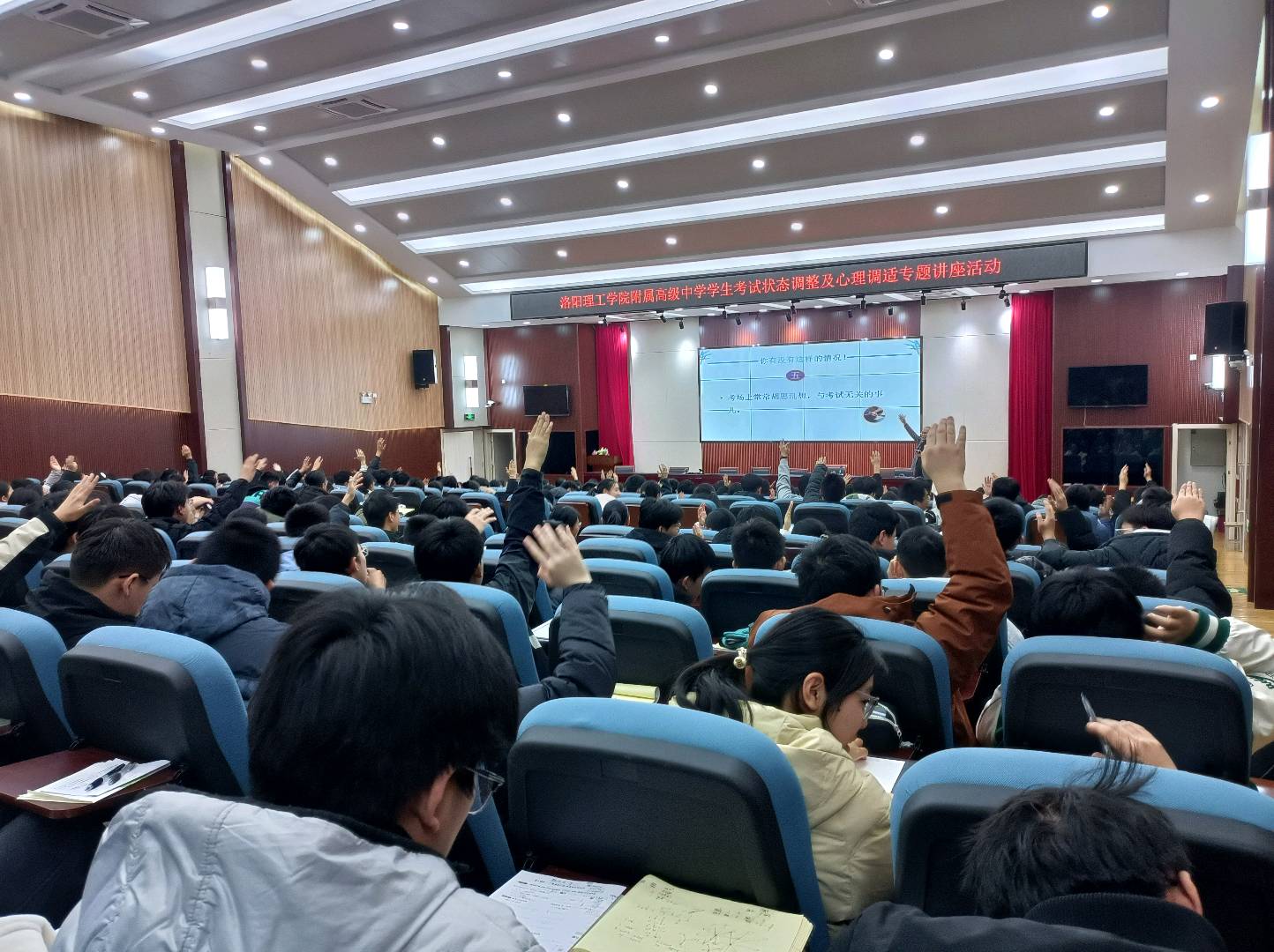 陈小军中小学生家庭的刚性需求，独创全新教育项目，符合学生教育*的新产品！