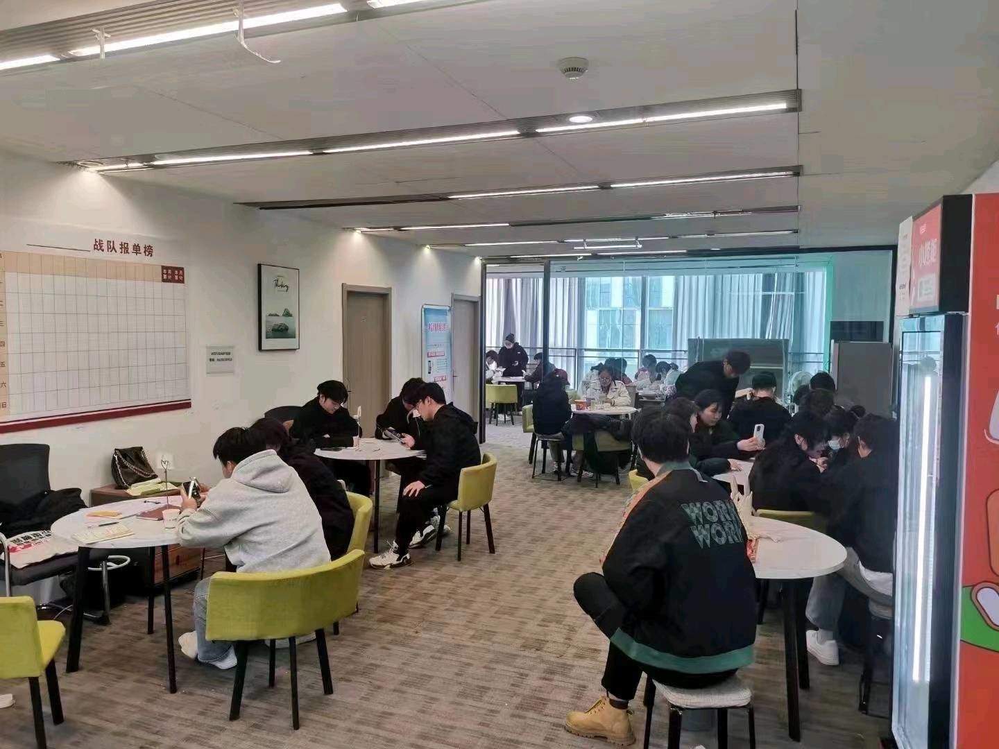 简先生APP拉新源头日结0抽佣。工作时主推85款核心任务，