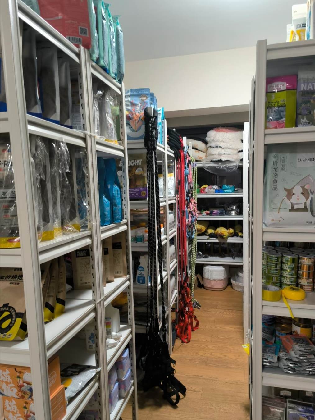 陈女士品牌货源猫狗用品，支持一件代发，包运营选址，资质齐全
