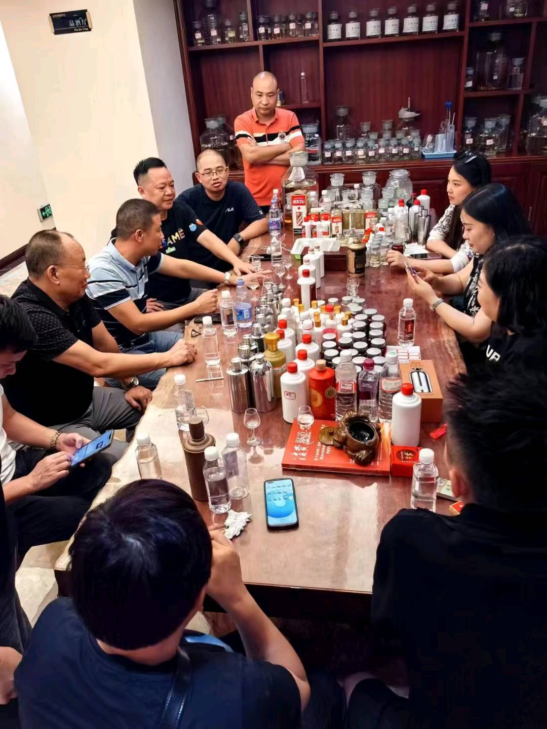 龚从飞酱香品牌货源，基酒，定制，贴牌，封坛一站式批发采购