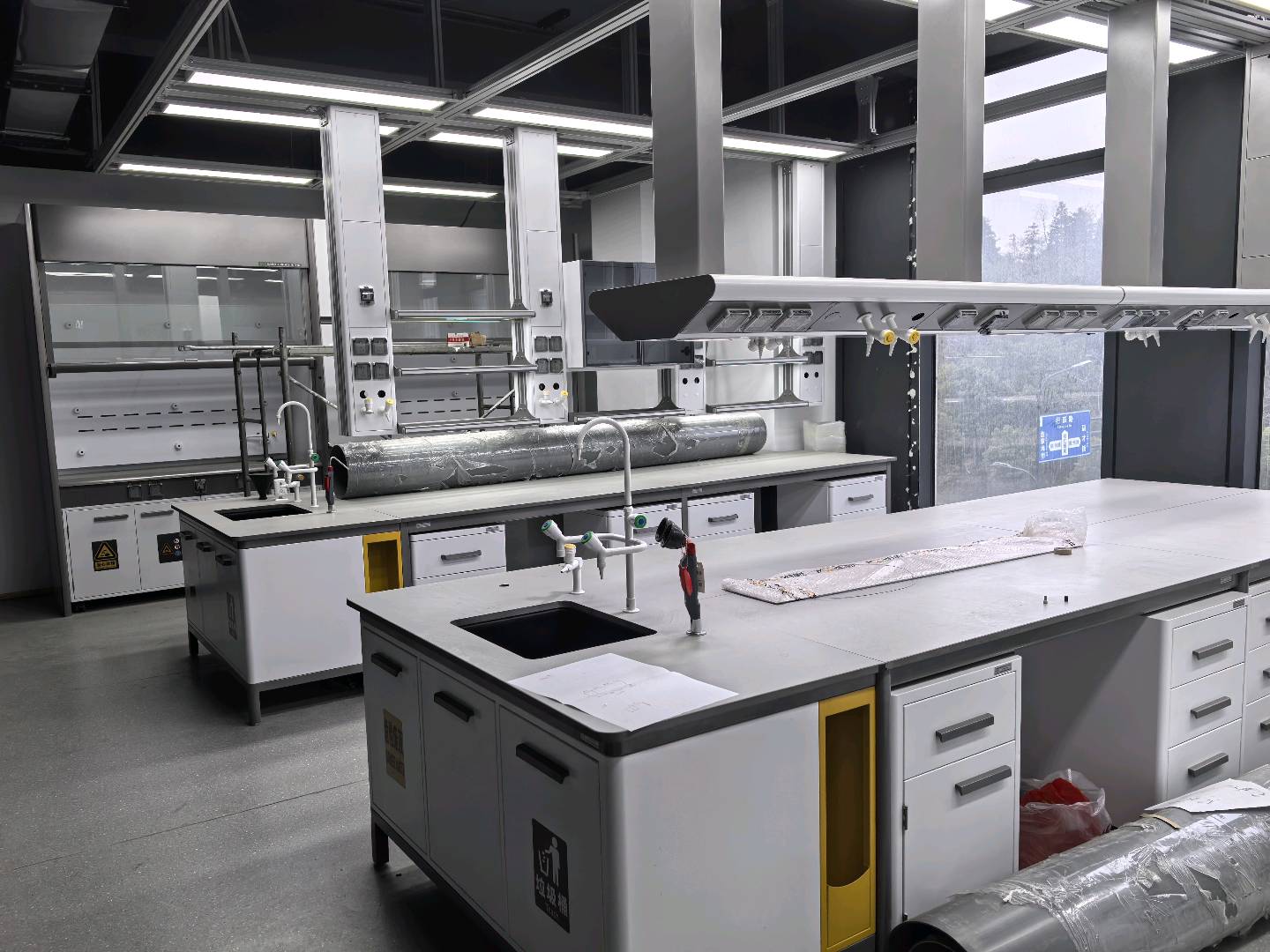 熊芳芳实验室家具销售