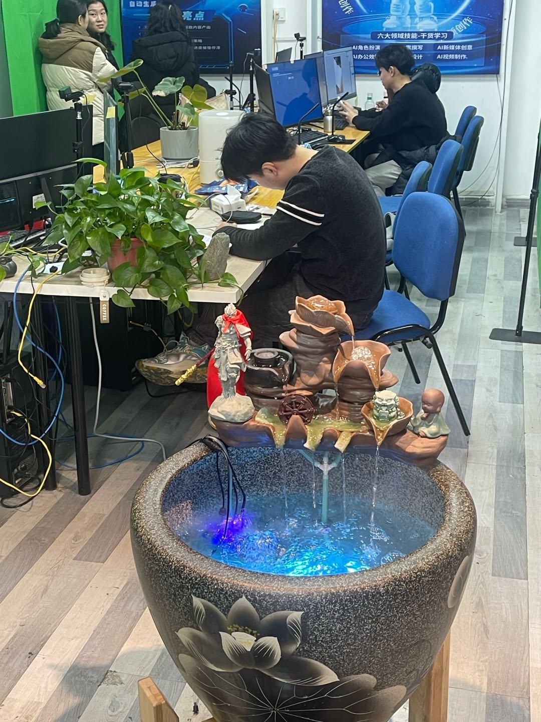 郝强法找合伙人读稿子直播带货*