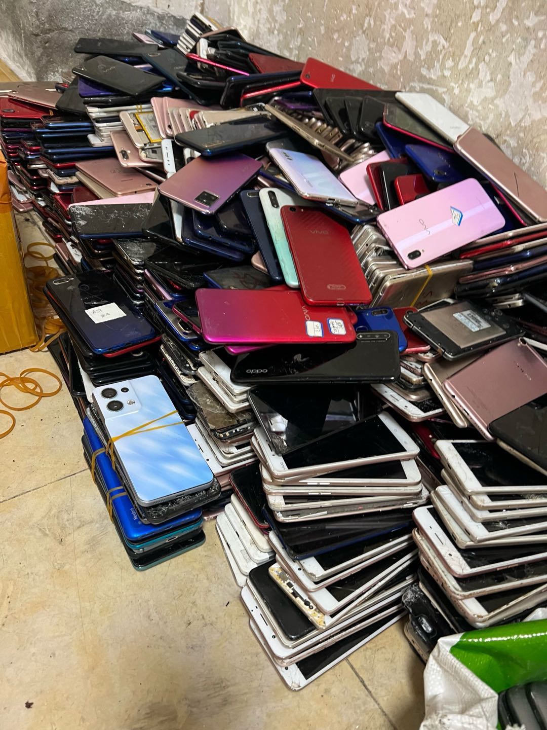 潘飞宇其他供需高价回收二手废旧手机