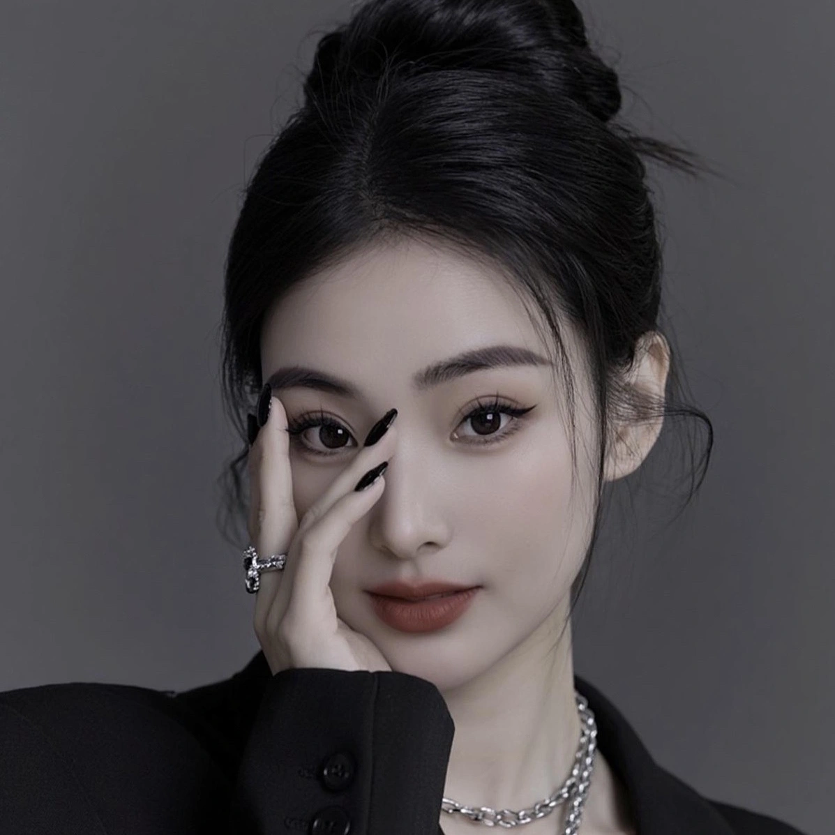周女士