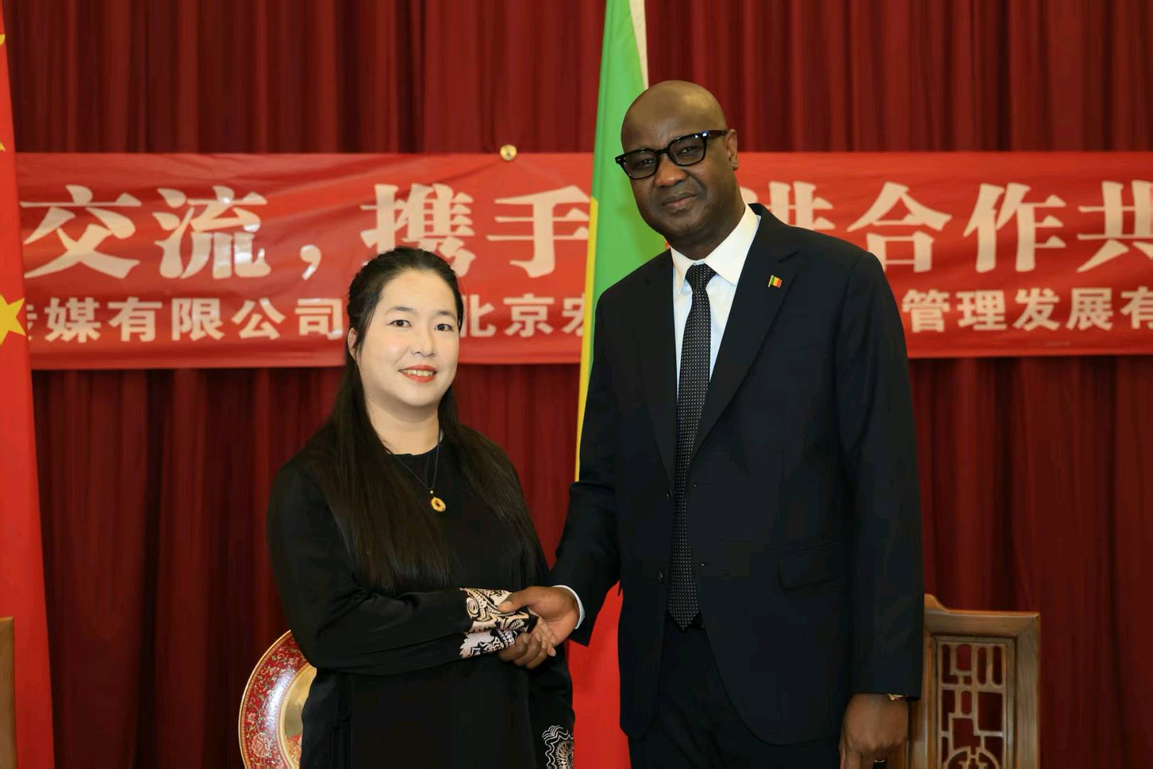 u客直谈实名认证白女士