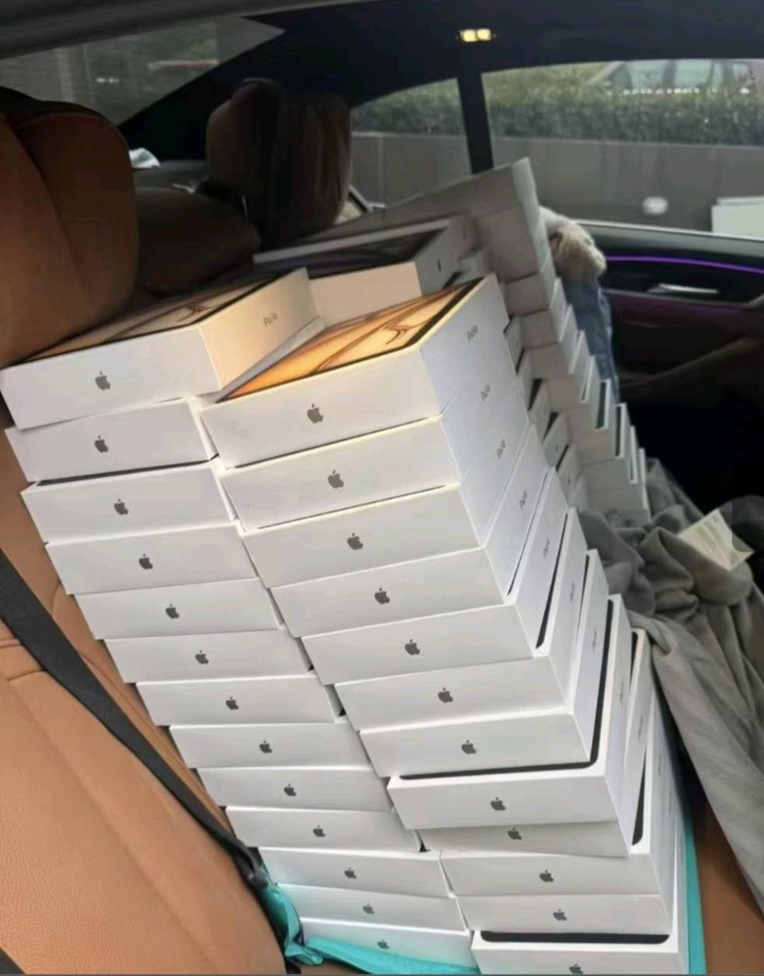 刘先生品牌货源提供得物电商一手美妆数码货源，诚寻批发渠道合作