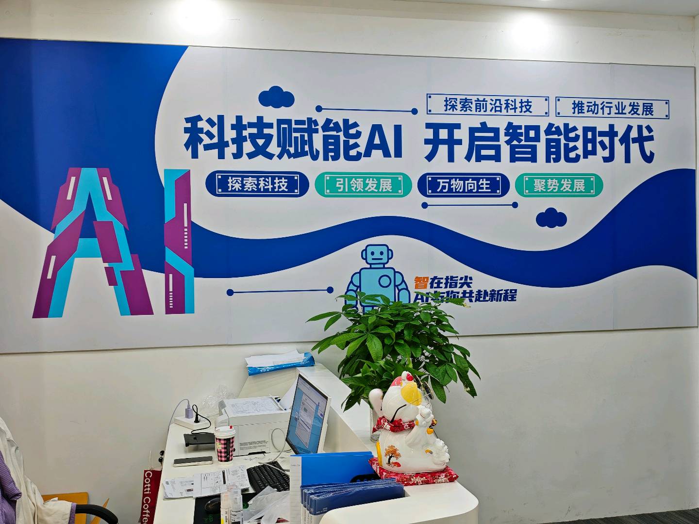 尹先生看短剧广告得收益，单机9 0+，收益兜底，后台提现秒到账，可实地考察