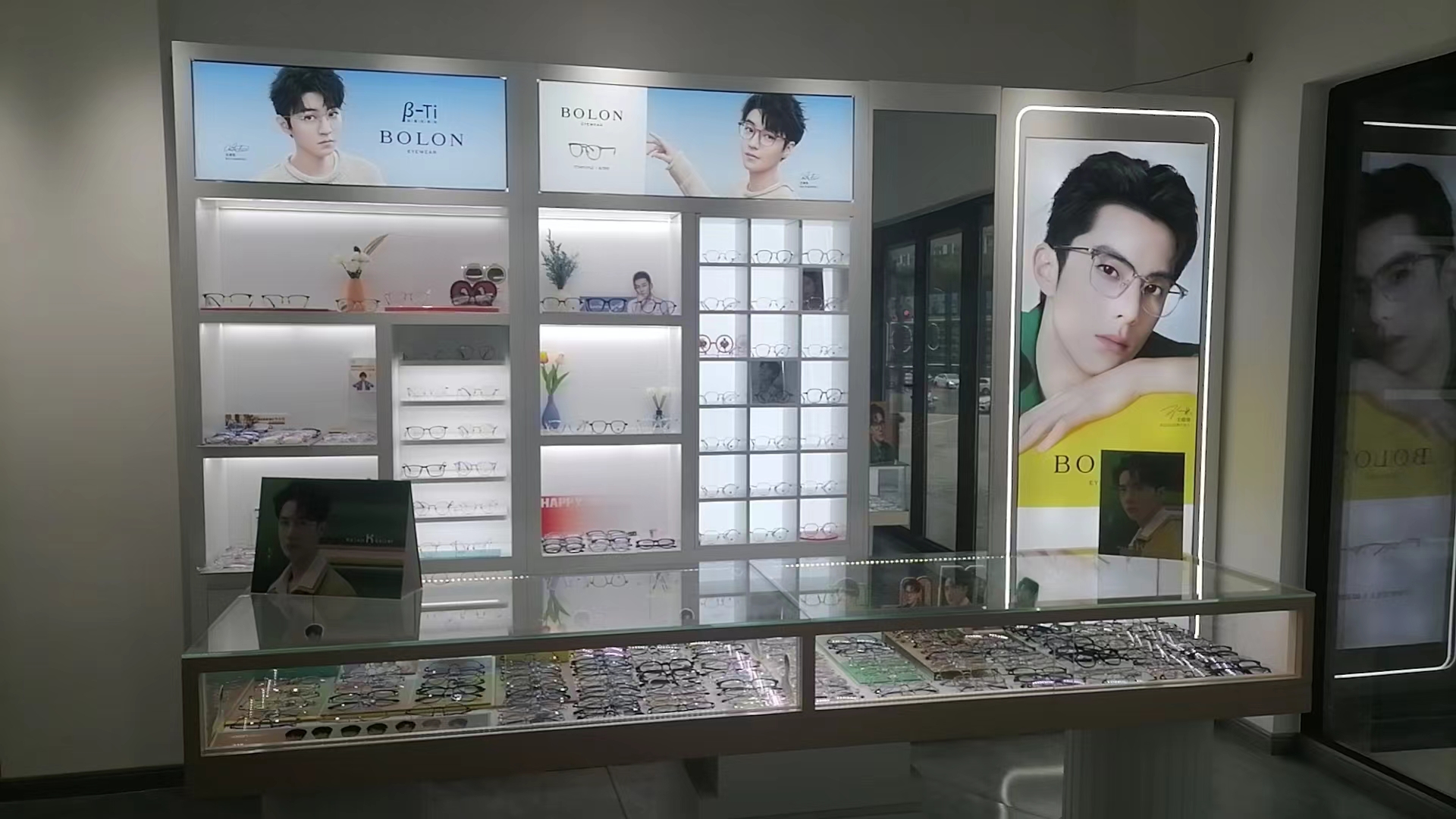 王先生品牌货源眼镜连锁店寻找有能力合伙人，无需投资，直接提成40%