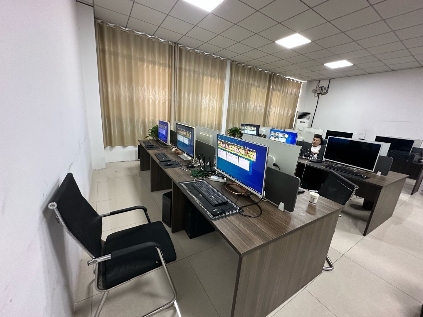 任先生热门韩游搬砖项目，持续免费更新 一手技术源头团队，可合作分成