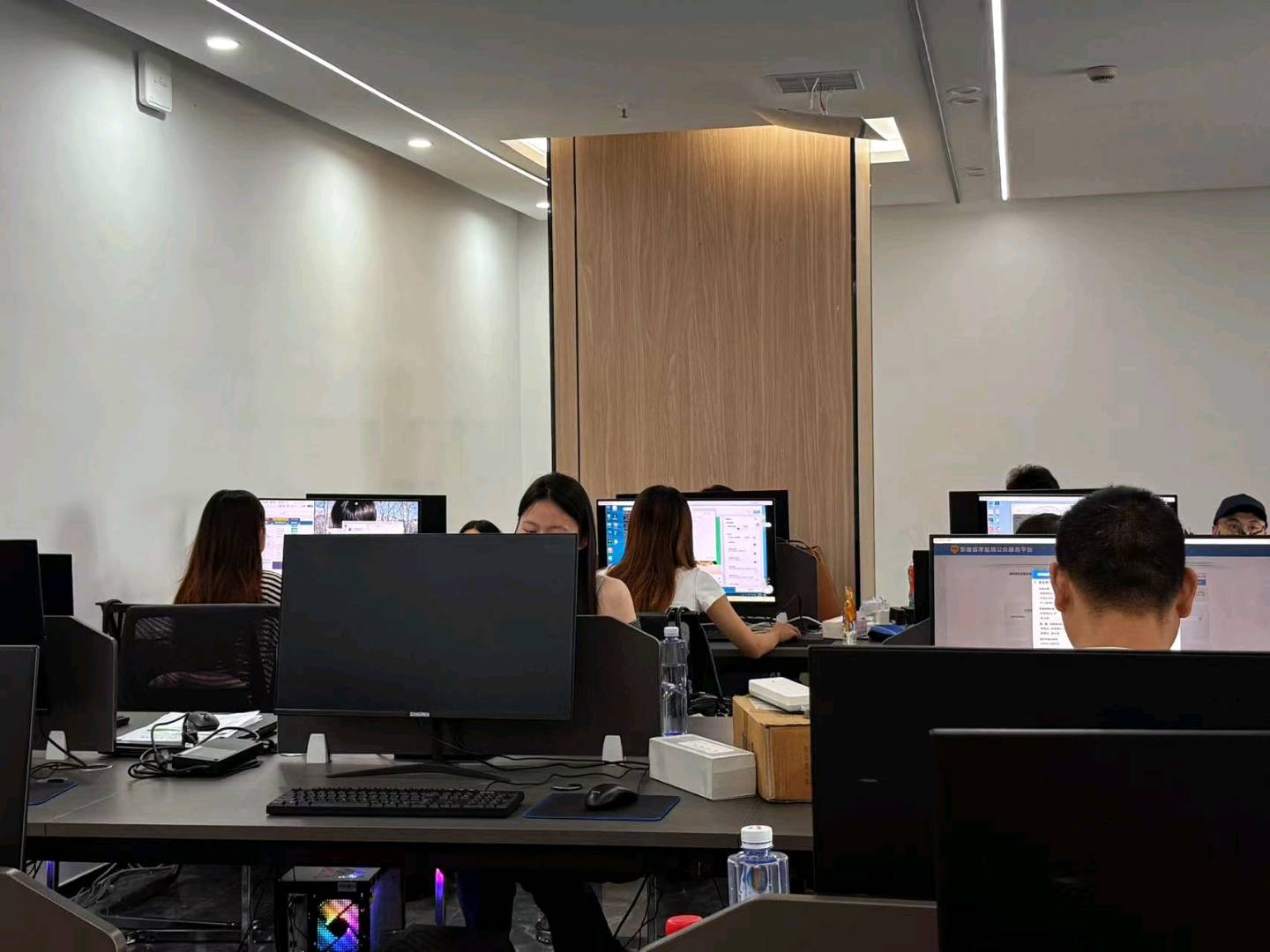 殷女士其他供需上班族想发展第二收入,宝妈想居家增收看这里 24小时数字人直播带货