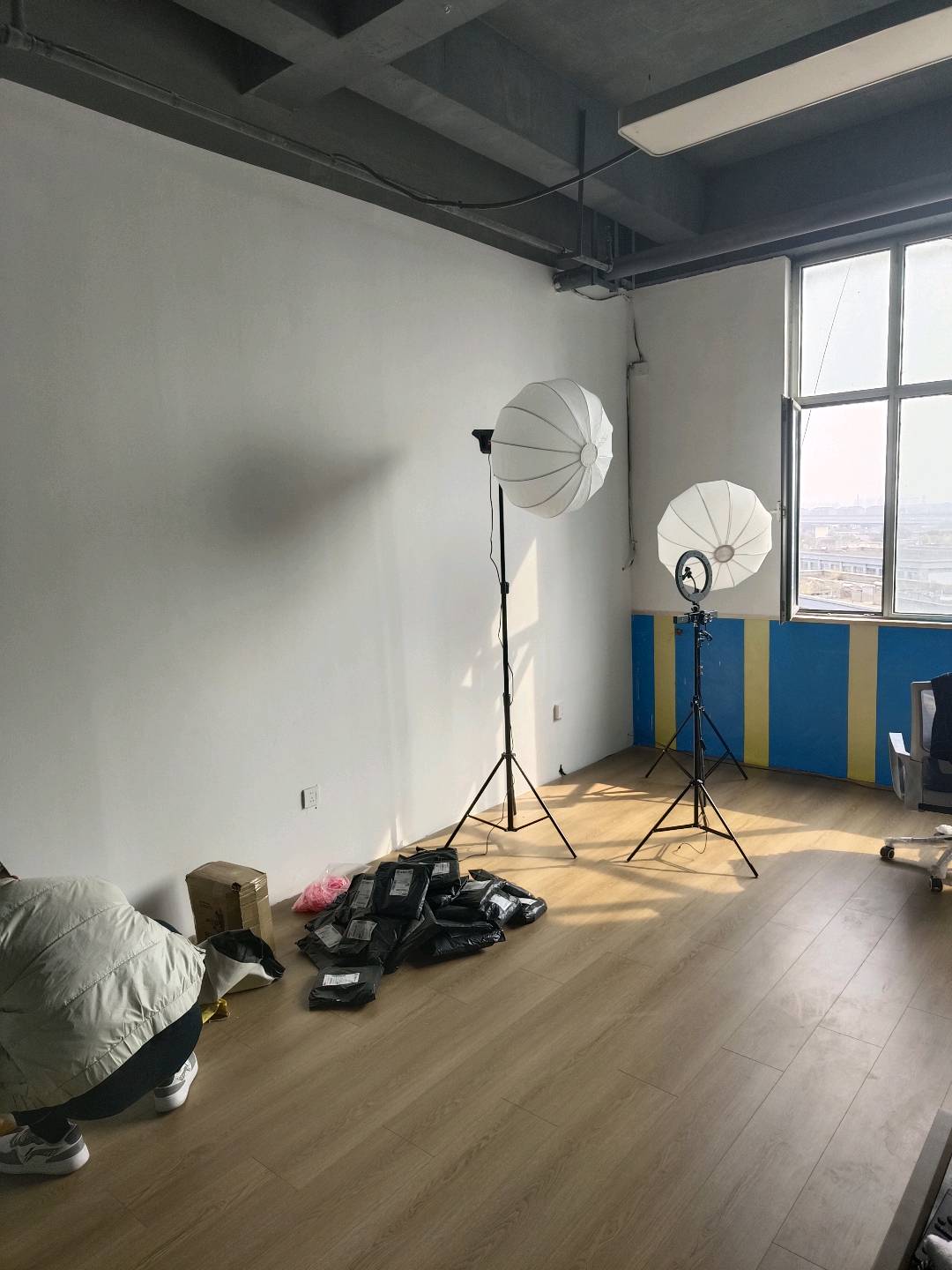 宋先生乙方信息我在山东临沂有300来平办公楼场地，有在职人员，有主播，寻求合适项目