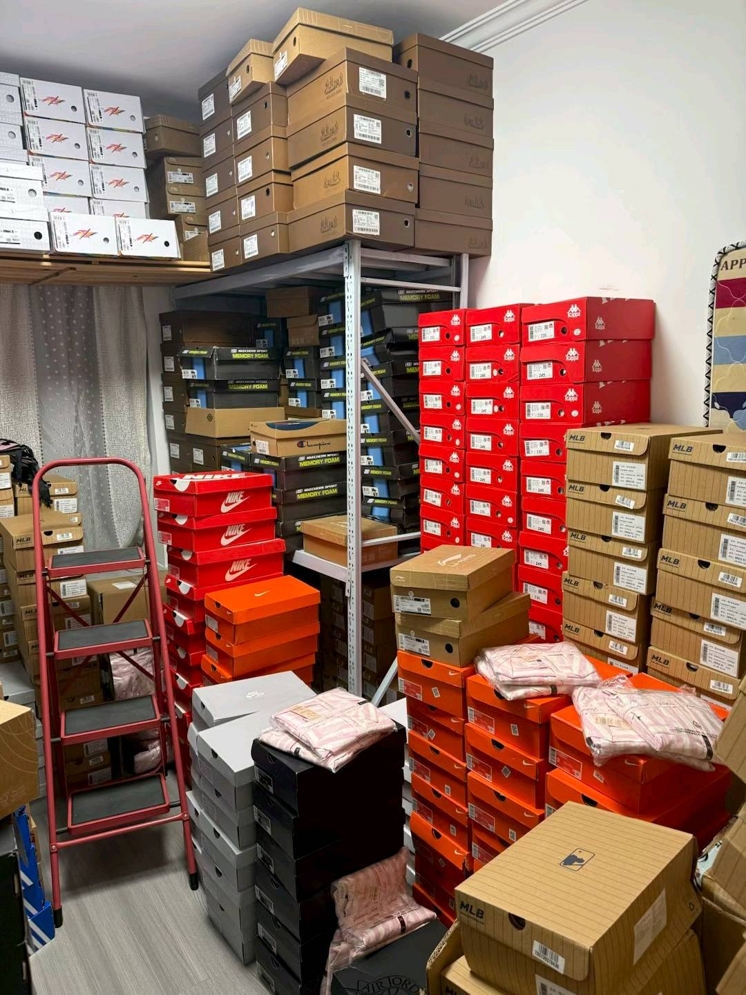 付先生品牌货源品牌应季鞋子,潮服供应