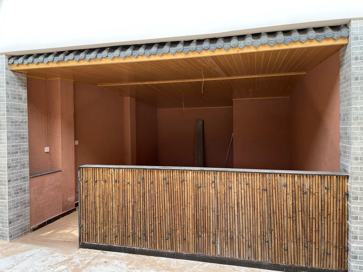 黄先生提供龙川餐饮场地资源，寻求合作