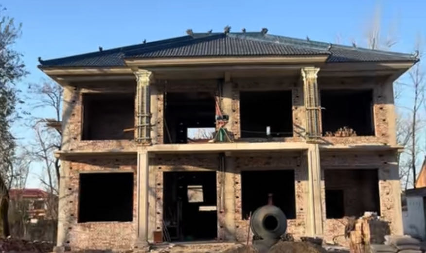 李先生其他供需专业钢结构琉璃瓦屋顶，热镀锌，冷镀锌，可以帮忙介绍，我给你介绍费