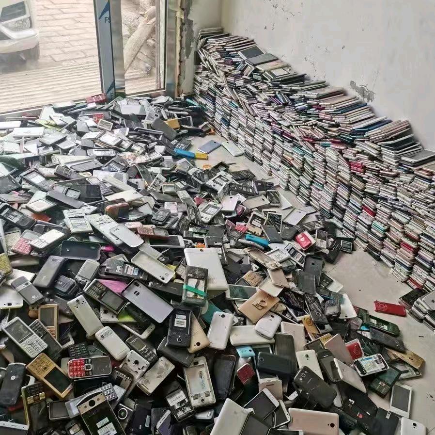 朱先生报废手机回收！进水的，摔碎的，不能用的通通都要！